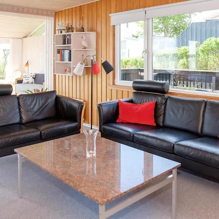 In With 3 Bedrooms And Wifi *