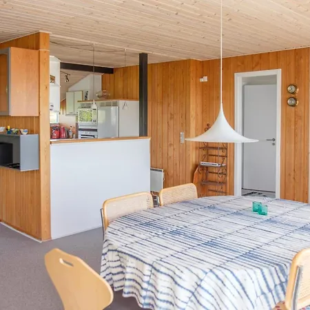 In With 3 Bedrooms And Wifi
