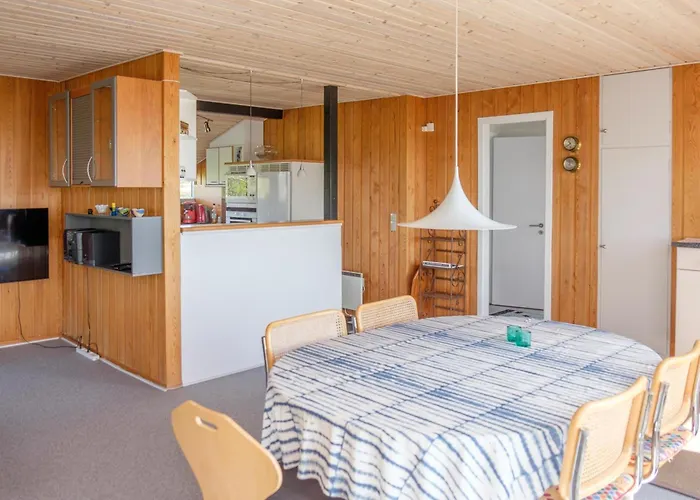 In With 3 Bedrooms And Wifi